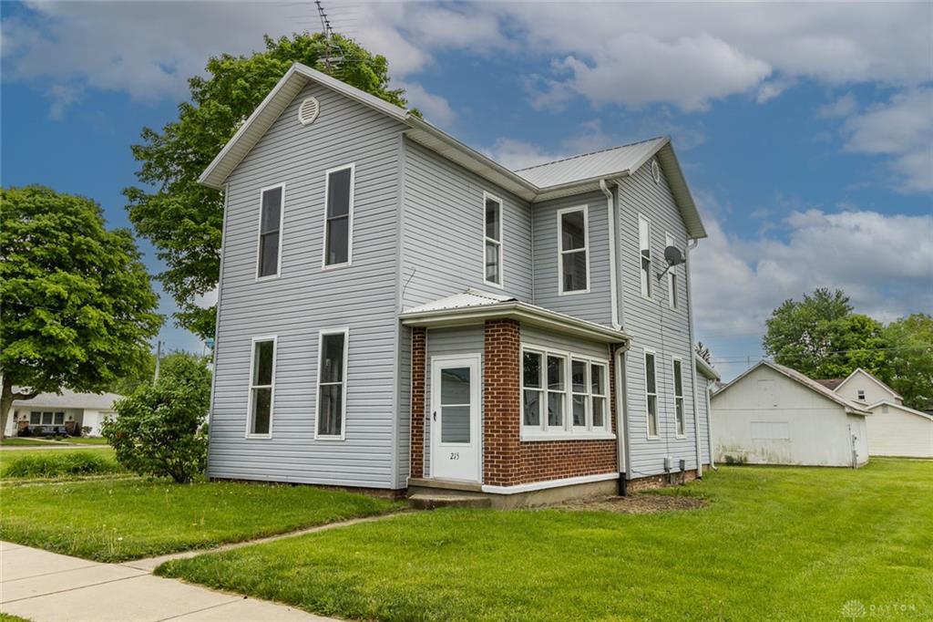 215 E Canal St