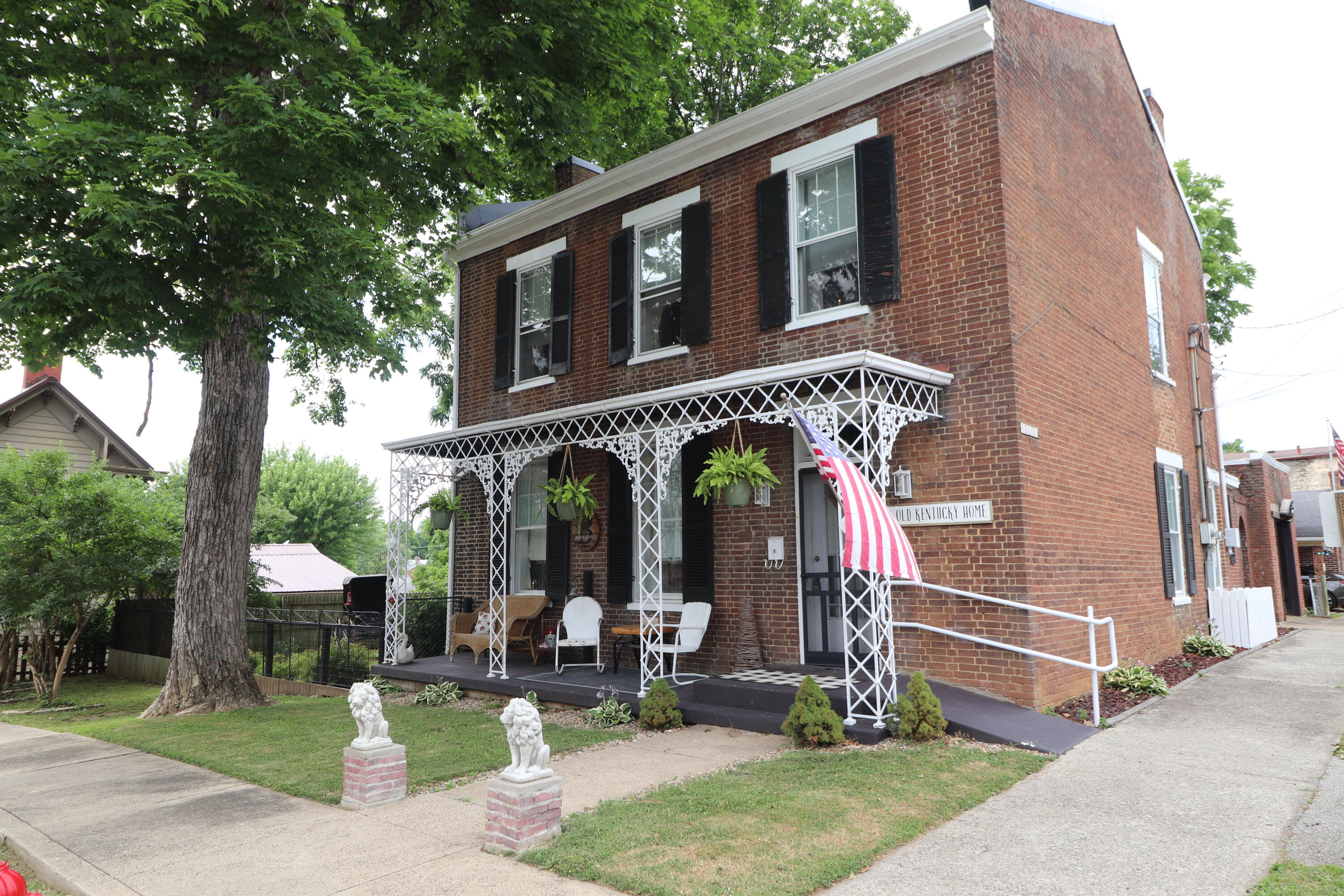 101 W Chestnut Street